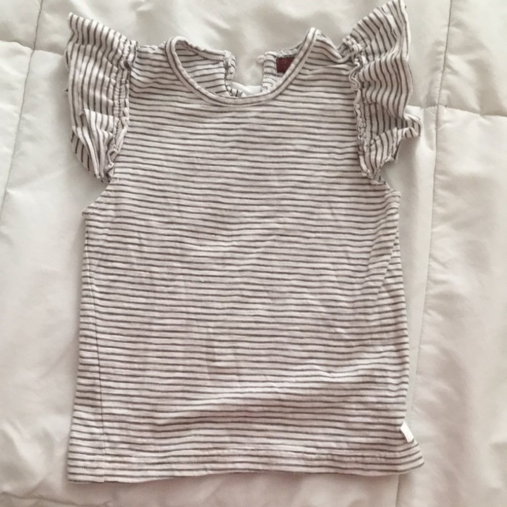 Striped shirt w frill ruffles on sleeves